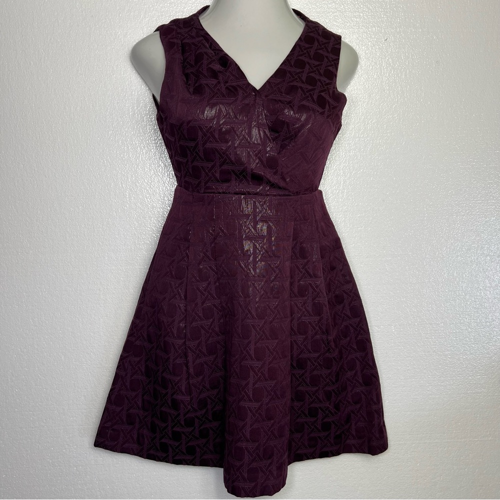 Kirna Zabete Target Burgundy Fit & Flare Dress V Neck Sleeveless Textured size 2